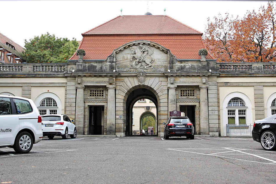 Im St. Georg-Klinikum erlag der Mann am Dienstagabend seinen Verletzungen.