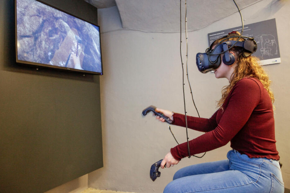 Mittels VR-Brille geht es Hunderte Jahre zurück - als Bergmann unter Tage ...