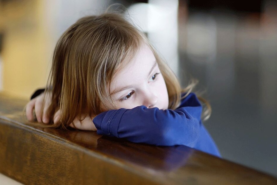 Auch Depressionen bei Kindern sind inzwischen keine Seltenheit mehr. Bei 17-jährigen Mädchen liegt die Quote sogar bei 6,6 Prozent. Und 18 Prozent aller Mädchen ab zwölf bekommen deswegen Medikamente.