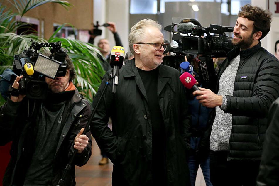 Als Herbert Grönemeyer (62) das Kölner Justizgebäude betrat, überschlugen sich die Fotografen und Fernsehteams.