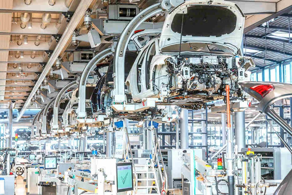 Produktion verdoppelt: In der Gläsernen Manufaktur werden jetzt 72 e-Golfs pro Tag gefertigt.
