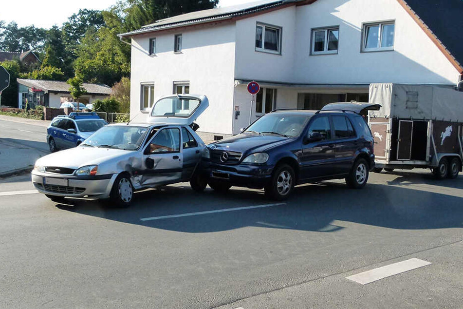 Bei dem Unfall wurde eine 52-jährige Frau leicht verletzt.