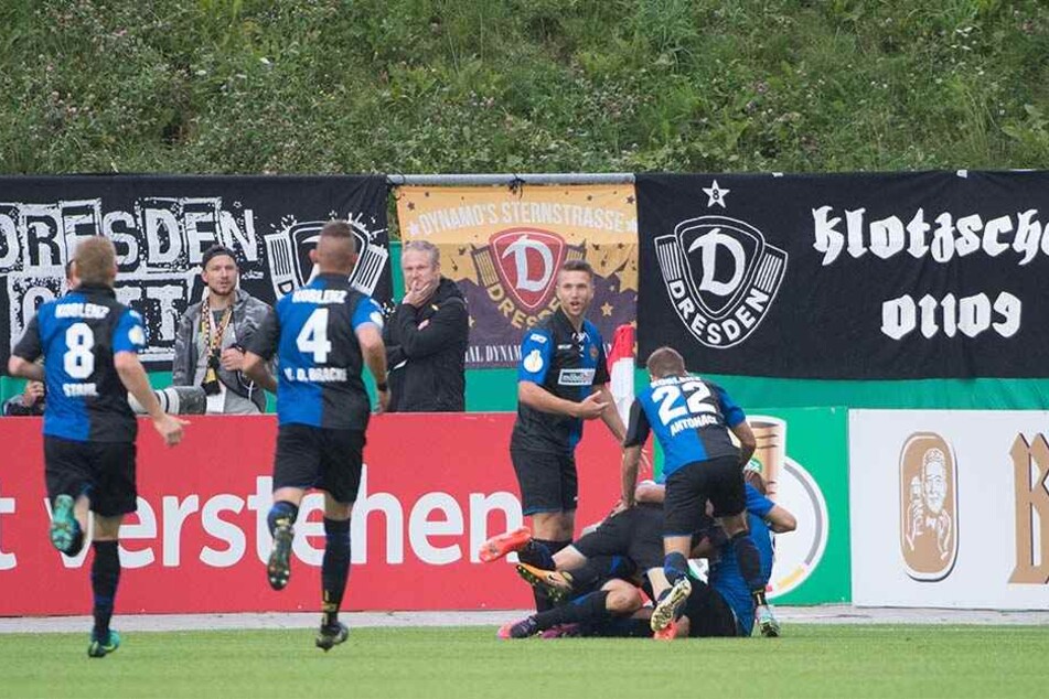 Schon in der 6. Minute gingen die Außenseiter aus Koblenz in Führung und jubelten.