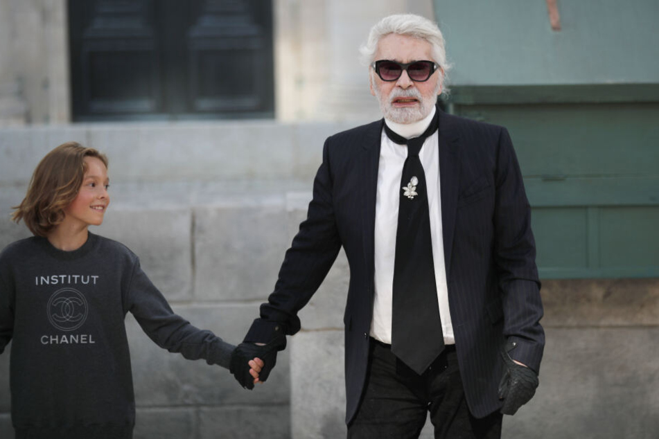 Karl Lagerfeld mit seinem Patensohn Hudson Kroenig.
