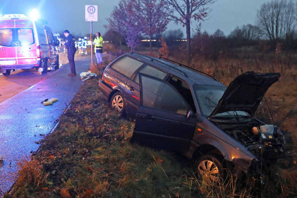 Der Unfallversucher krachte in den Straßengraben.