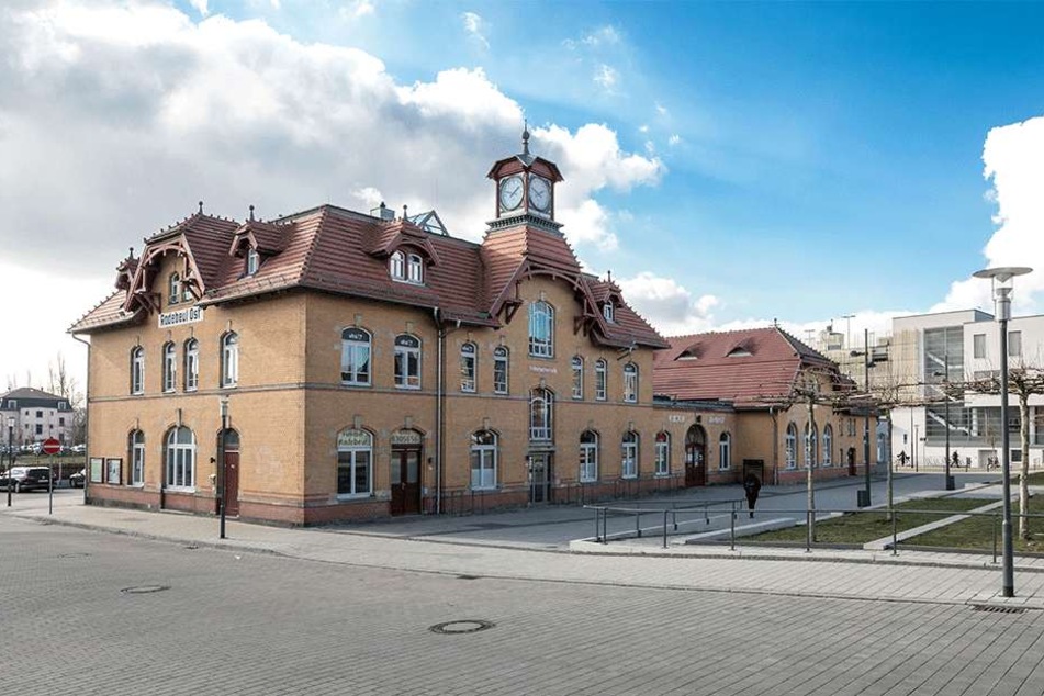 Hier geht's am 10. März um Zehntelsekunden: Im Kulturbahnhof Radebeul baut das Rennbahn-Team eine ganz neue Strecke auf.