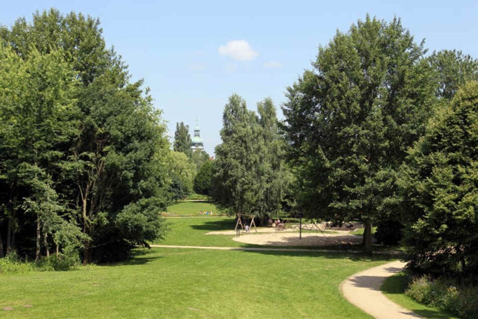Der Aawiesenpark lockt neben Familien und Sportler auch Trinker an.