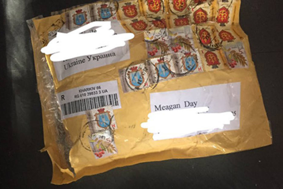 Nach einem Monat Wartezeit flatterte dieses Paket bei Meagan ins Haus. Nicht mit dem Inhalt, den sie wollte.