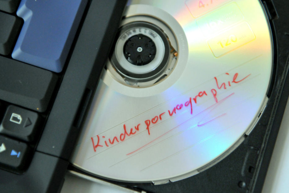 Mehr als 10.000 Bilder und 900 Videos wurden bei dem Mann gefunden. (Symbolbild)