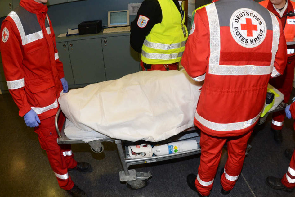 Der 23-Jährige kam schwerverletzt ins Krankenhaus (Symbolbild).