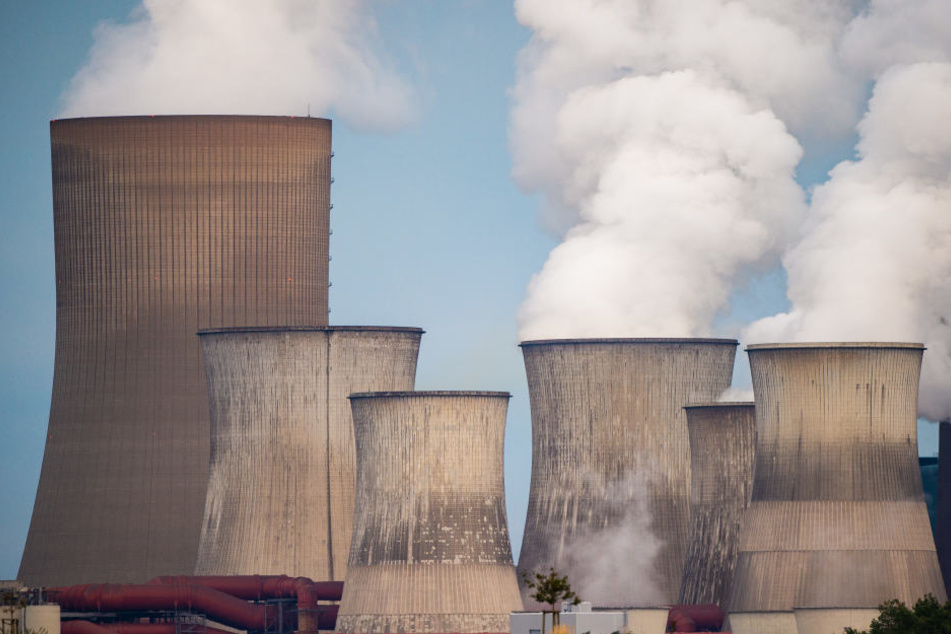 Das bislang stehende RWE-Kraftwerk in Niederaußem.