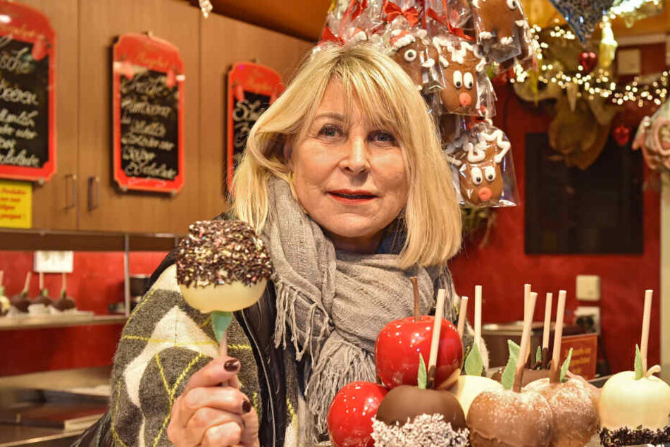 Karin Schneller (65) ist seit 30 Jahren dabei: Glasierte Äpfel waren damals der Renner.
