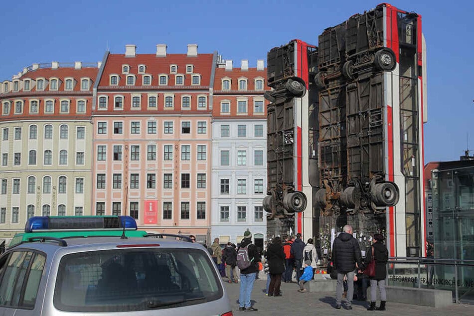 In der Stadt wird aktuell viel über Kunst diskutiert - vor allem über die Busse auf dem Neumarkt.
