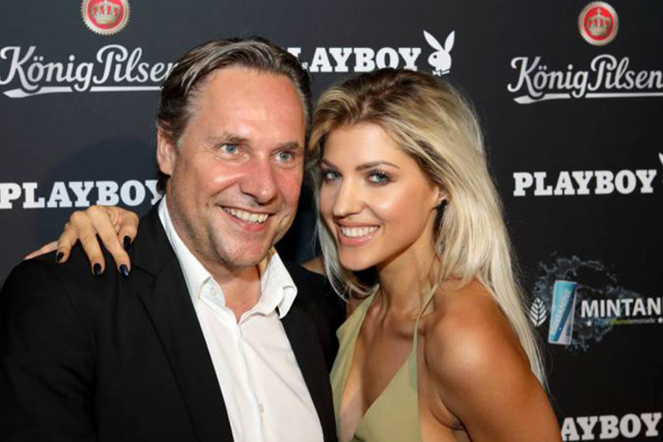 Playboy-Chefredakteur Florian Boitin mit Playmate Sarah Nowak.