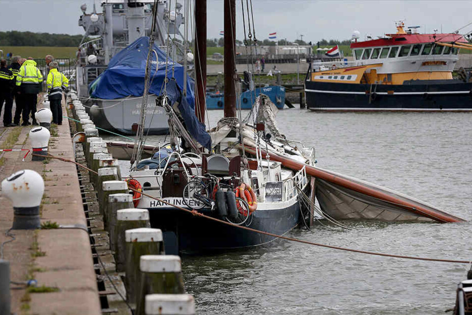 In Harlingen starben drei junge Menschen auf einem alten Segelschiff.