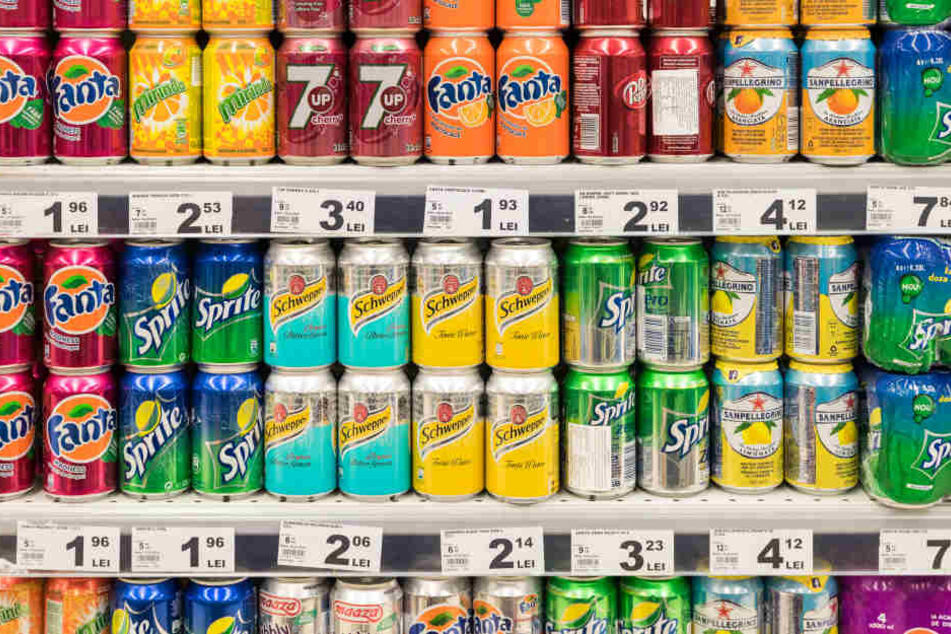 Schon in einer einzelnen Dose ist mehr Zucker drin, als wir täglich zu uns nehmen sollten.