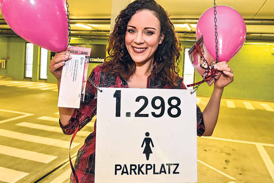 „Damit sie auch zu finden sind, hängen die Gutscheinen an 99 pinkfarbenen Luftballons.“