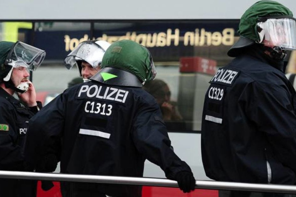 Die Polizei ging mit einem Großaufgebot im Februar gegen die Hooligang-Schlägerein in Moabit vor (Symbolbild).