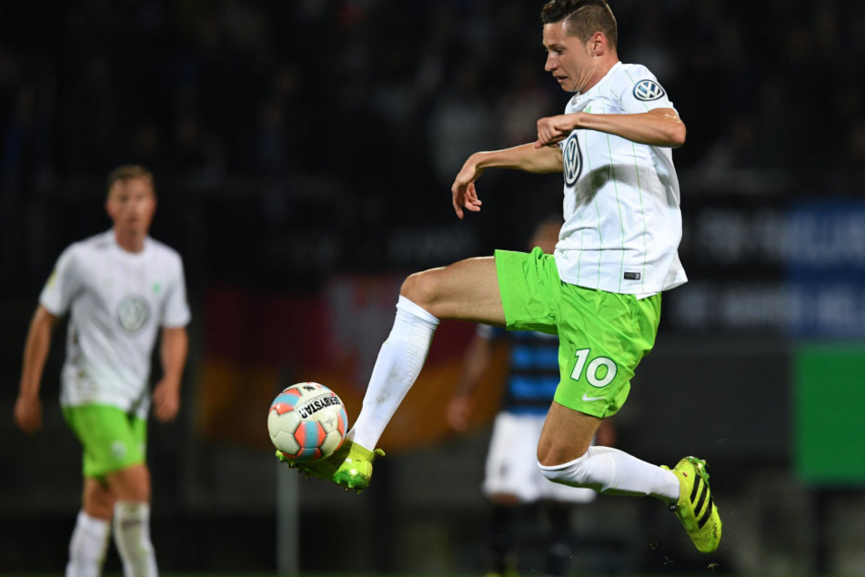 Wird er dabei sein oder nicht? Julian Draxler will unbedingt nach Paris wechseln, Wolfsburg lässt ihn aber nicht.