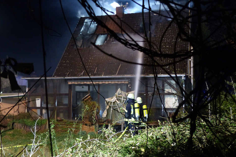 Gegen 23.30 Uhr war das Feuer gelöscht.