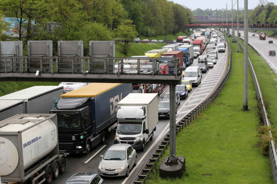 Die A7 war zeitweise in Richtung Norden gesperrt. (Symbolbild)
