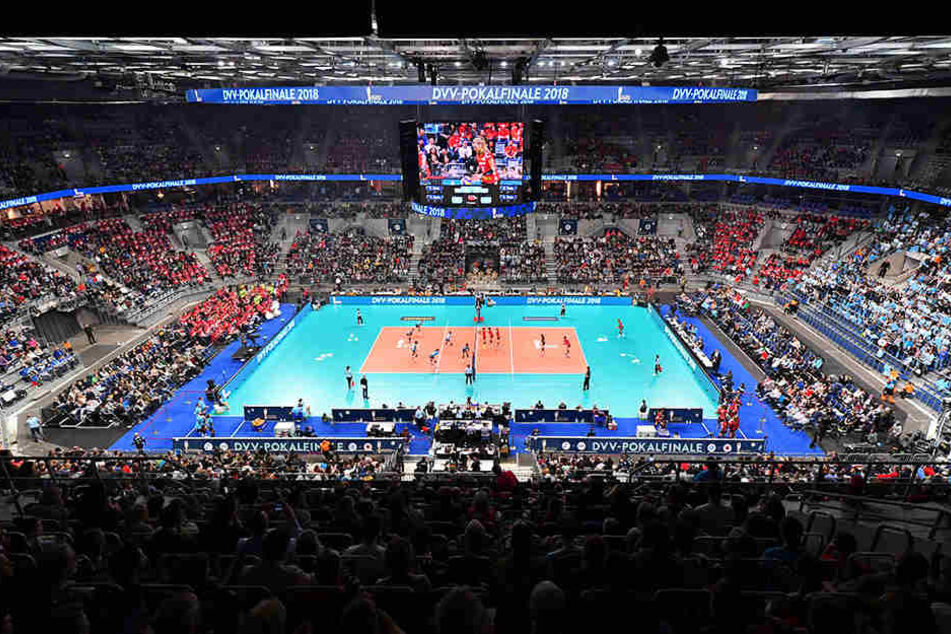 Vor vollbesetzten Rängen wurden das DVV-Pokalfinale in der SAP Arena ausgetragen.