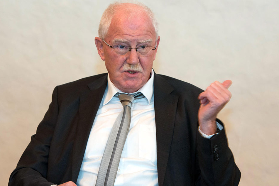 Finanzbürgermeister Bernd Meyer (66) will knapp zehn Millionen Euro an die städtischen Gesellschaften verteilen.