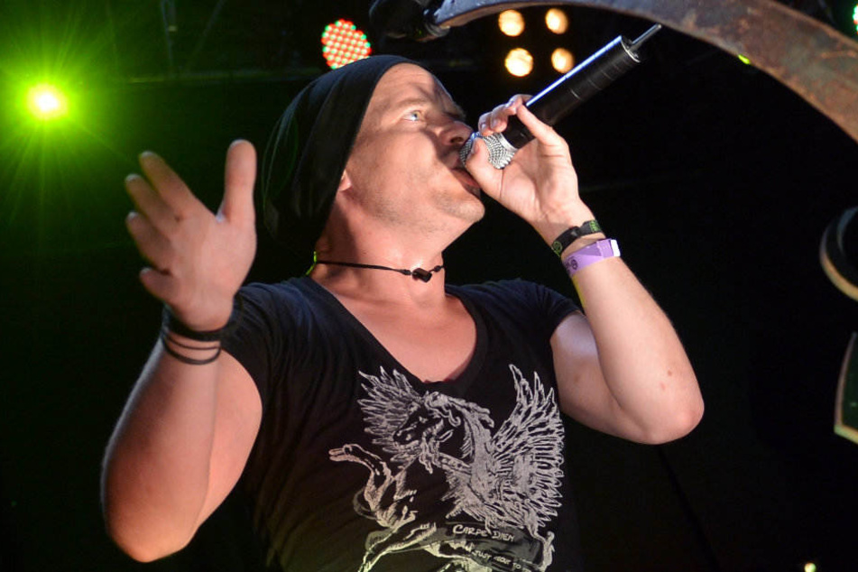 Der Mann mit der unverkennbaren Stimme. Sänger Holly Loose.