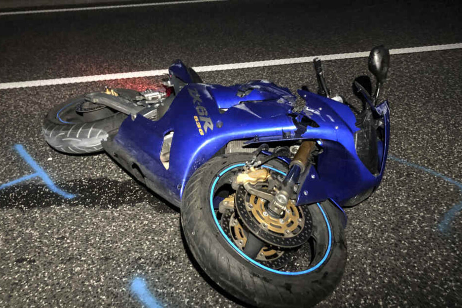 Die Maschine des 55-Jährigen schleuderte noch rund 150 Meter weiter über die Fahrbahn.