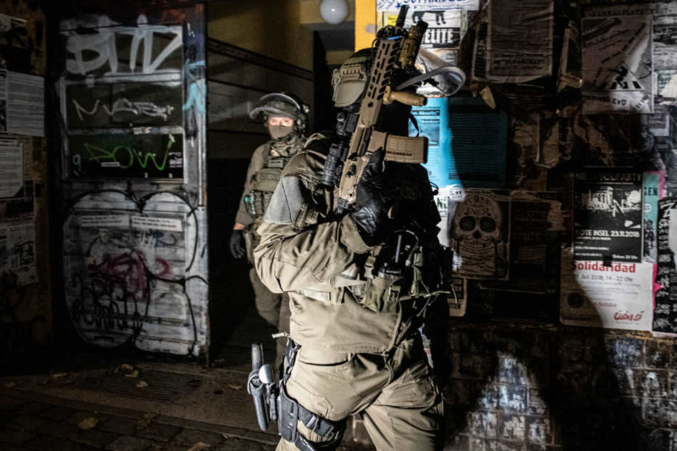 Das SEK hat am Donnerstagmorgen eine Nueköllner Wohnung gestürmt. (Symbolbild)