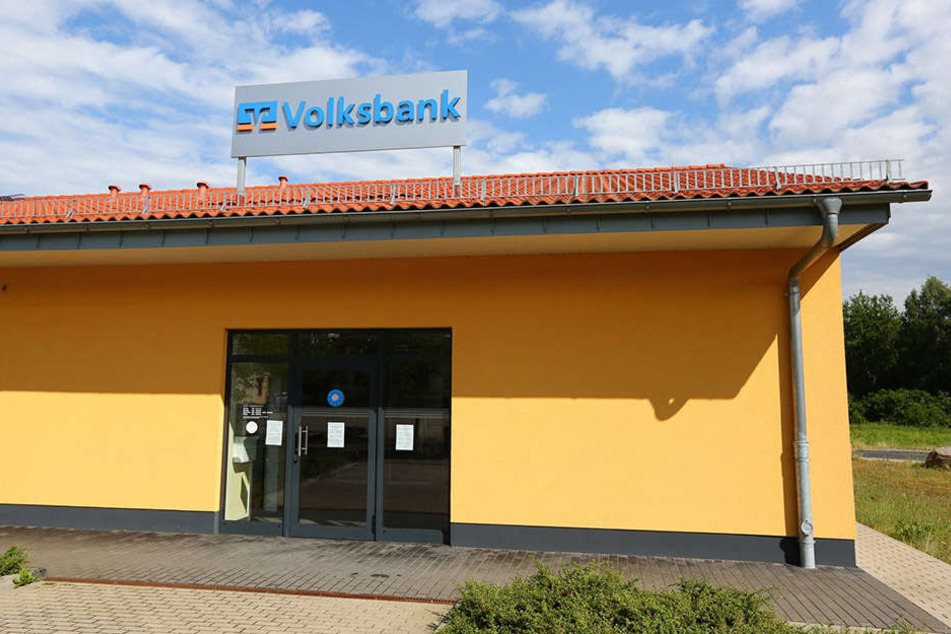 In diese Filiale der Volksbank drangen die Täter ein.