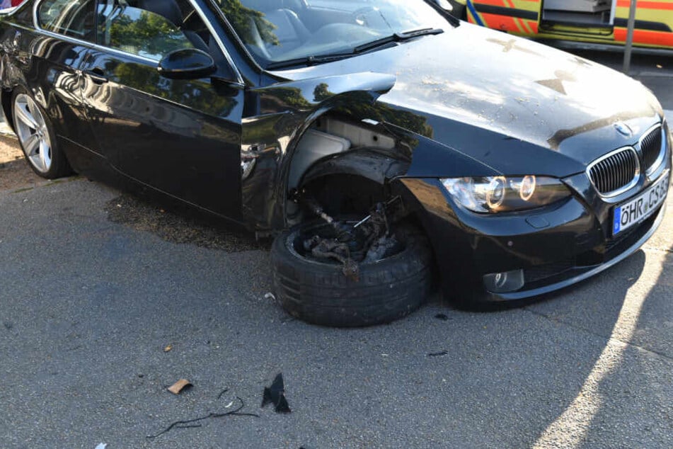 Die Folgen des Unfalls für den BMW.