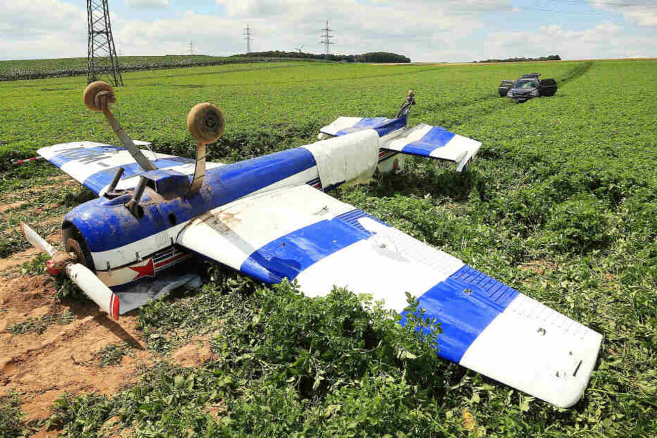 Beim Absturz eines Kleinflugzeugs im Kreis Viersen ist der 67 Jahre alte Pilot am Mittwoch schwer verletzt worden.