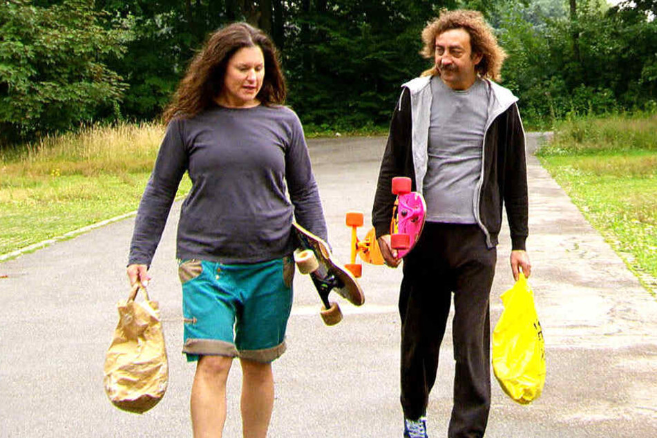 Gemeinsam machten sich Ingrid (links) und Martin (rechts) auf den Weg zum Skaten.