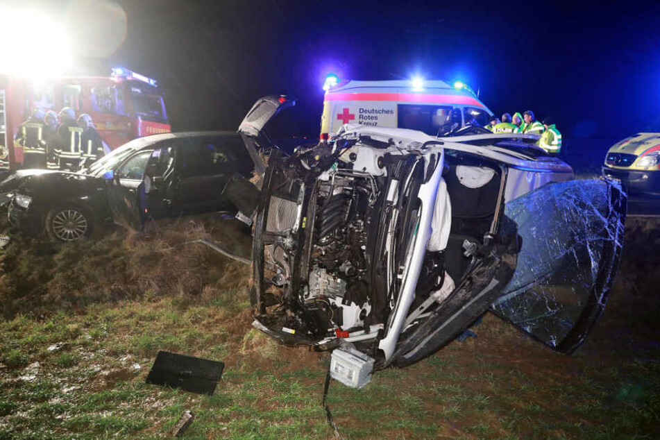 Der Unfallort gleicht einem Trümmerfeld.