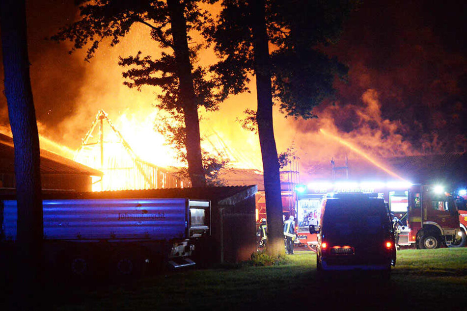 Die Flammen waren noch kilometerweit entfernt zu sehen.