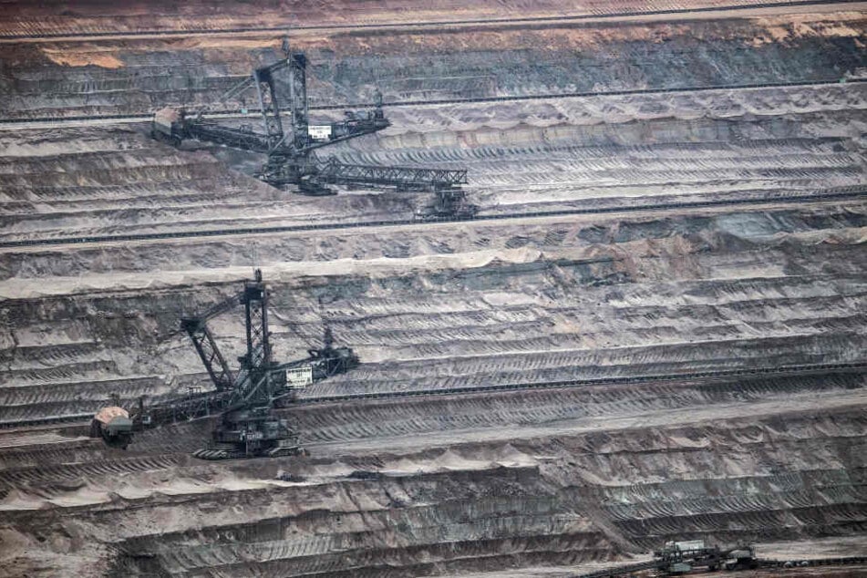 Noch fressen sich die großen Braunkohle-Bagger durch die Erde im Rheinischen Revier.