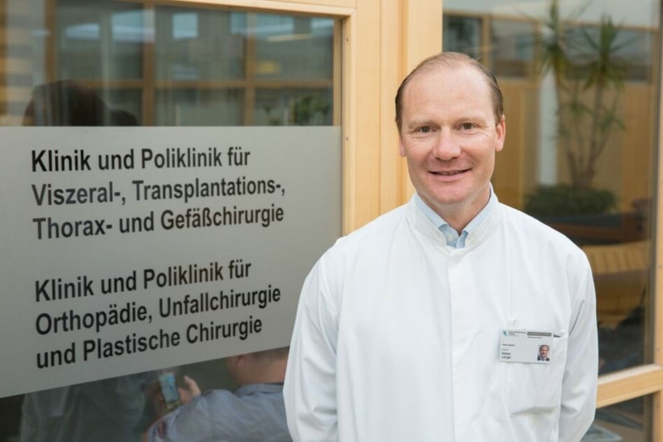 Stefan Langer, Leiter des Bereichs Plastische, Ästhetische und spezielle Handchirurgie, führt am UKL geschlechtsangleichende Operationen durch.