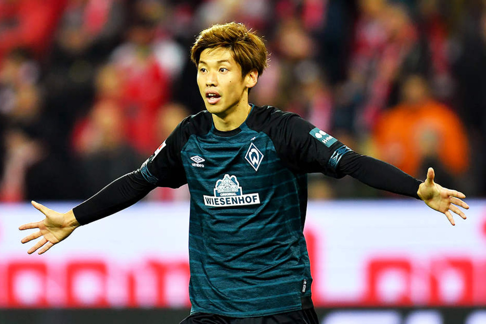 Da staunt Yuya Osako nicht schlecht: Der SV Werder Bremen legt eine Million Euro für polizeiliche Mehrkosten zurück.