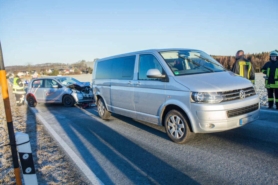Der Seat war von hinten in den VW Transporter gerutscht.