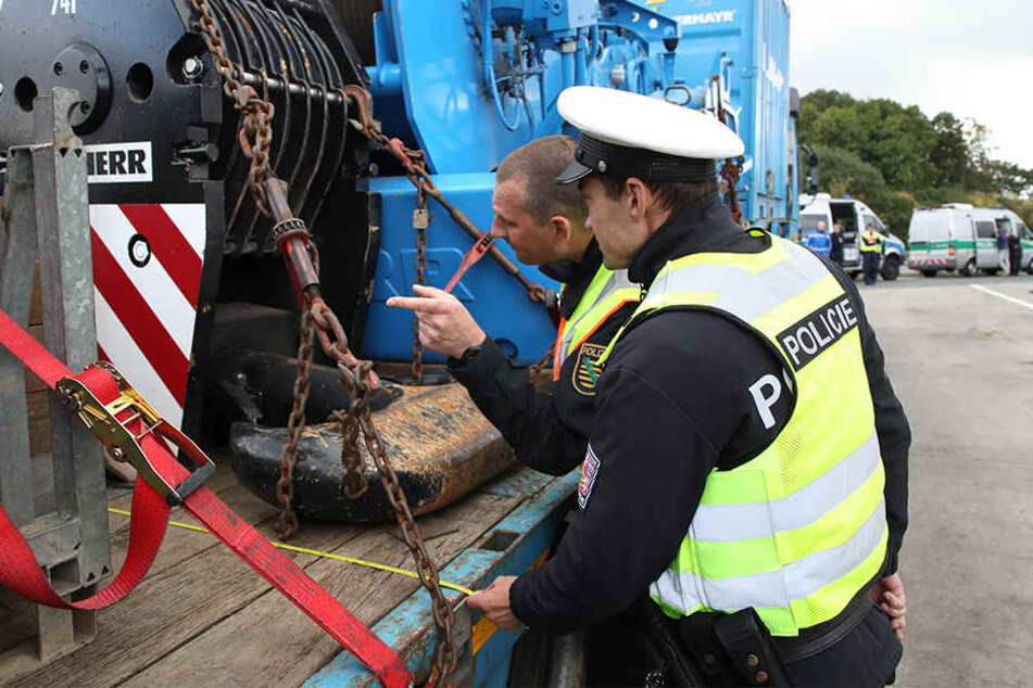 Die Polizei sucht Zeugen, die Hinweise zu der brutalen Tat geben können. (Symbolbild)