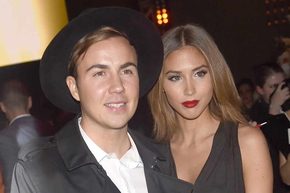 Der deutsche Fußballer Mario Götze und seine Freundin, das Model Ann-Kathrin Brömmel, haben auf Mallorca geheiratet.