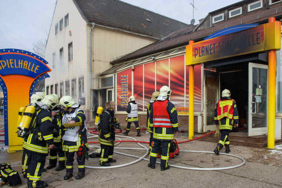 Das Feuer war in einer Spielothek ausgebrochen.