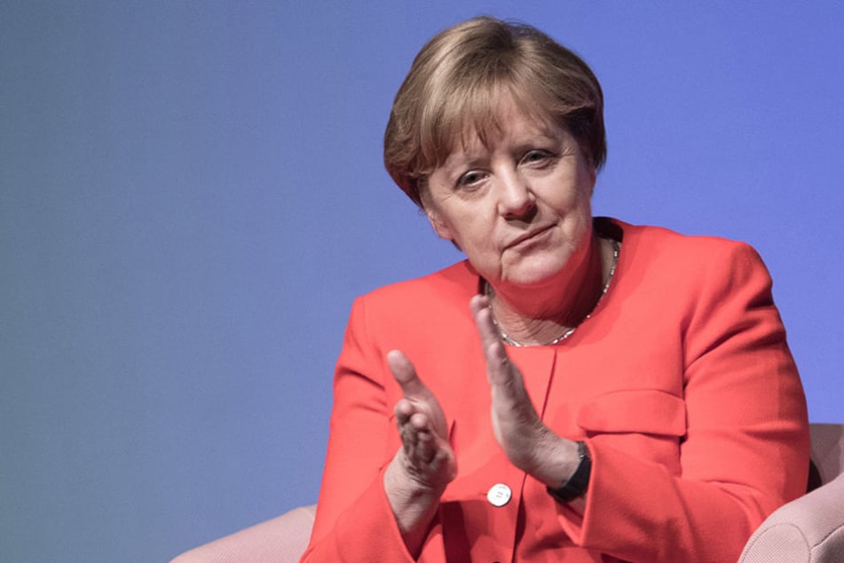 Angela Merkel (62, CDU) nahm am Montagabend Abstand von der strikten Ablehnung der "Ehe für alle".