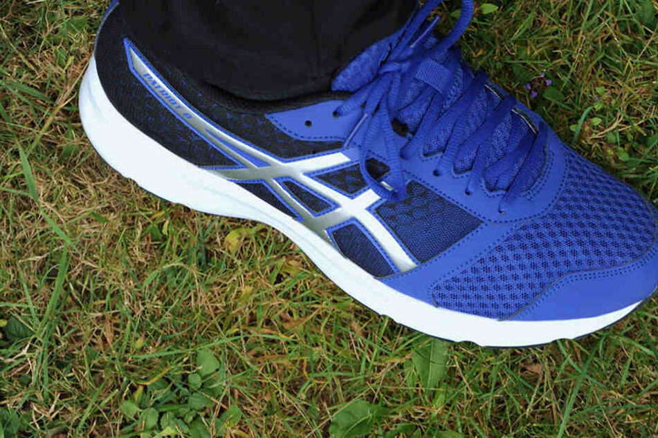 Ein 18-Jähriger wollte ein Paar Sportschuhe mitgehen lassen.