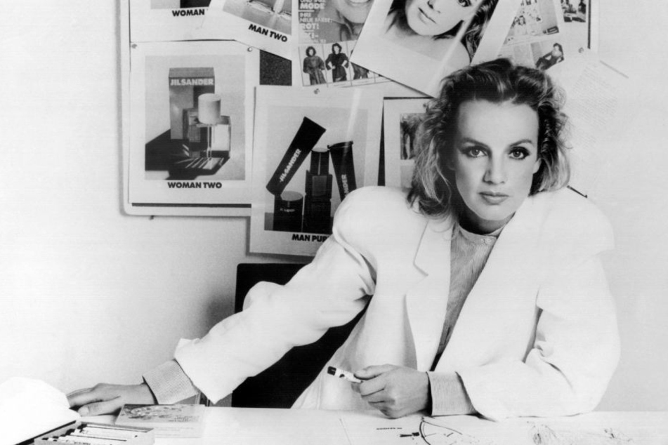 Modeschöpferin Jil Sander im Jahr 1983 in ihrem Büro.