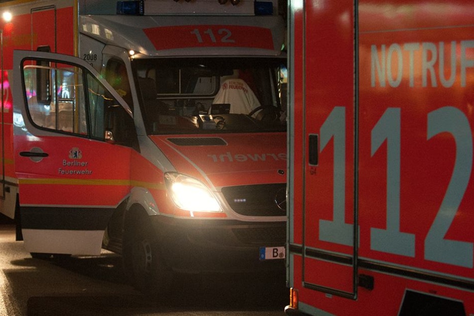 Die Rettungskräfte reanimierten den Mann vor Ort, doch später verstarb er dennoch (Symbolbild).
