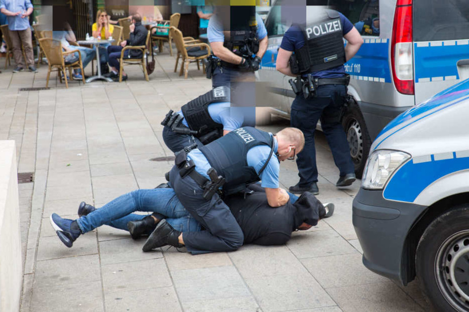Im Anschluss an die Veranstaltung kam es zu Auseinandersetzungen zwischen Randalierern und der Polizei.