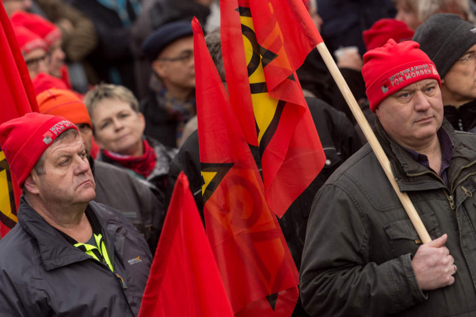 Streikende in Teningen (Kreis Emmendingen) bei einer Kundgebung der IG Metall Mitte Januar.