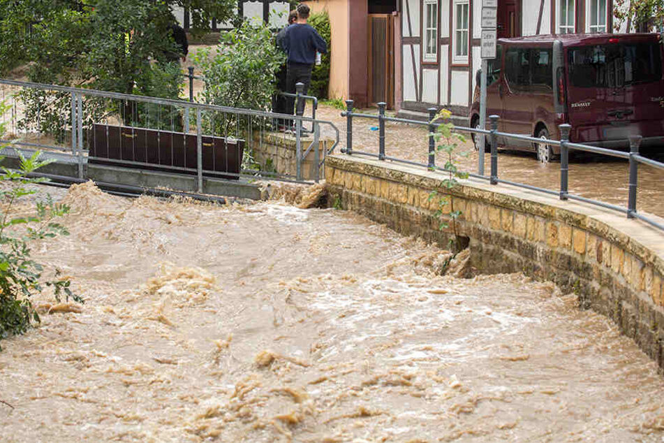 Die Stadt Goslar (Niedersachsen) versinkt nach den heftigen Regenfällen komplett in den Fluten.